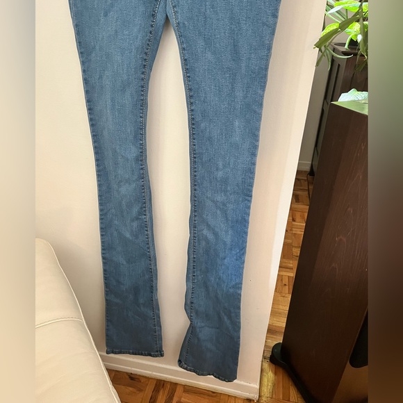 Xs Long Skinny Jeans (over shoes) cute and stylish, nice booty definition😍 - Picture 3 of 6